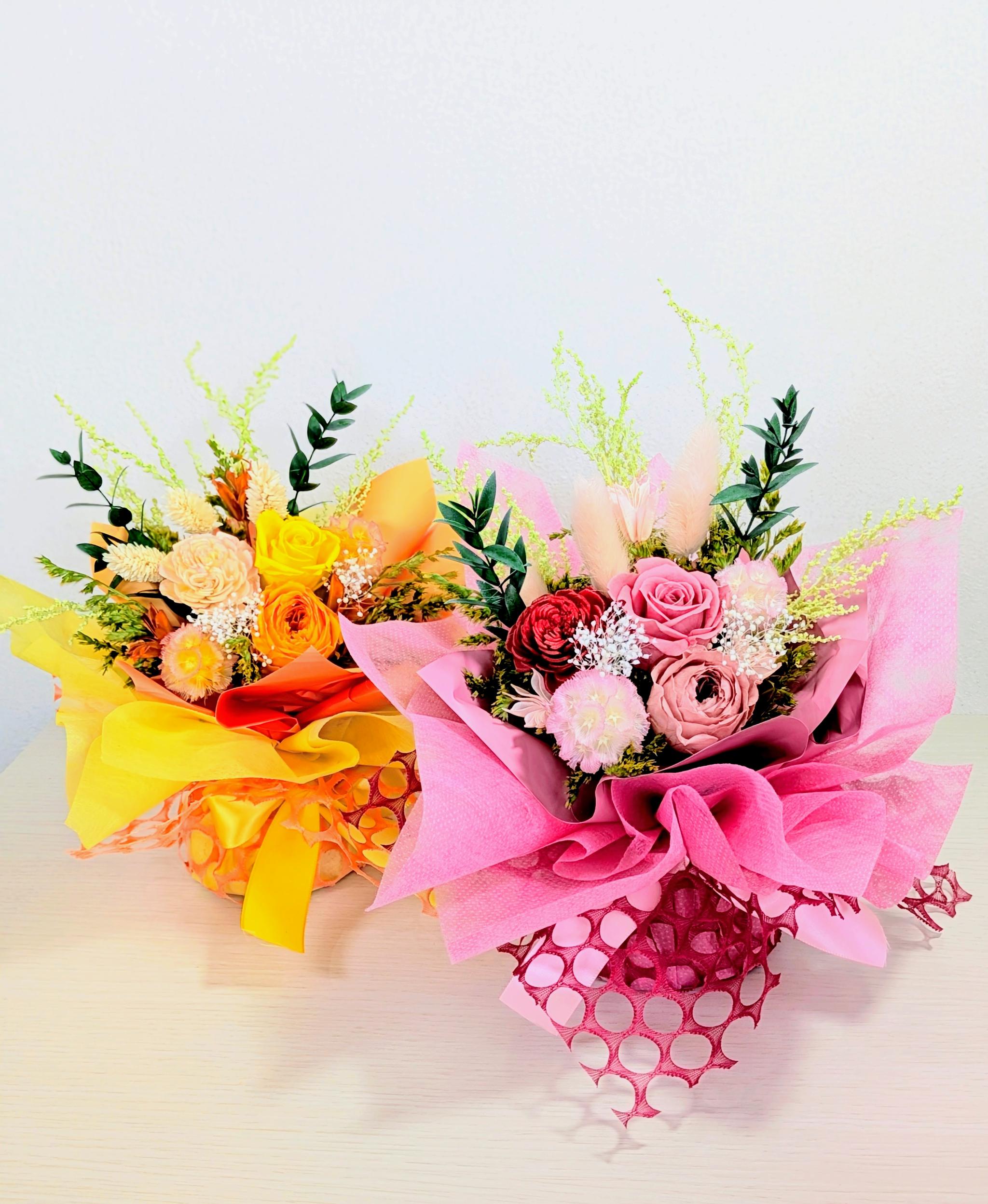 ローズとステルンクーゲルのスタンディングブーケ　（小）